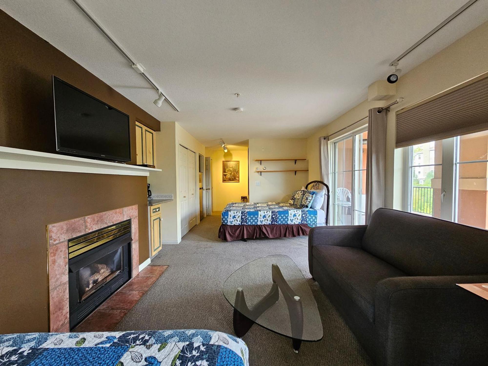 Borgata Lodge Resort Kelowna Luaran gambar